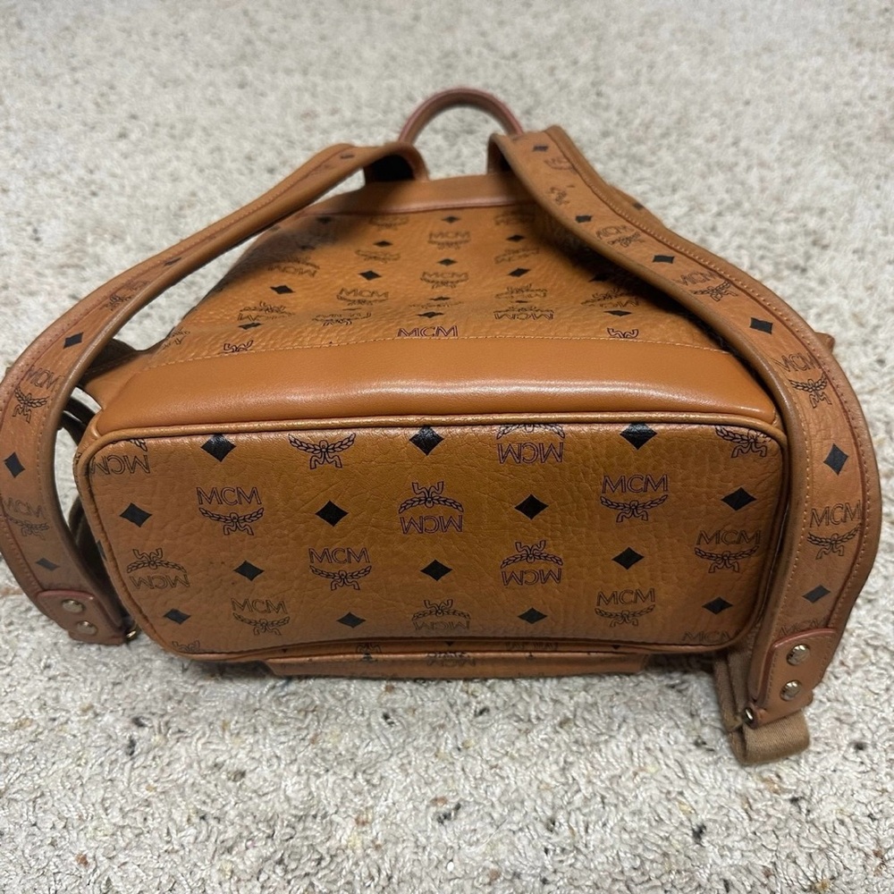 Authentic MCM Medium size backpack - Picture 3 of 12